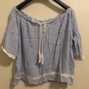 American Eagle Off the shoulder top